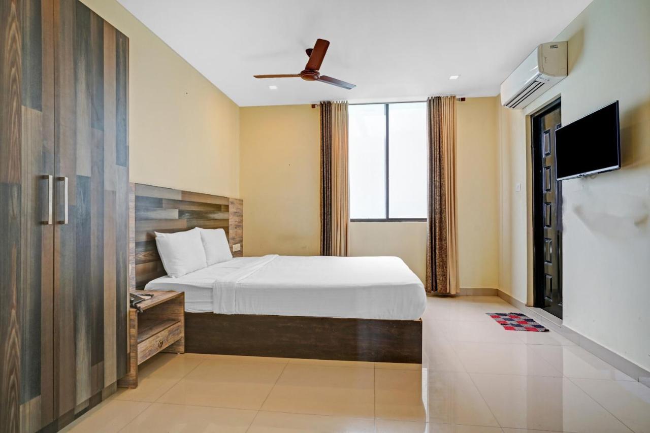 Capital O 87015 Hotel Al Salama Kochi Exterior foto