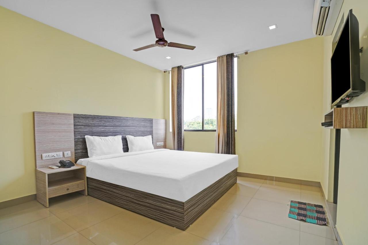 Capital O 87015 Hotel Al Salama Kochi Exterior foto